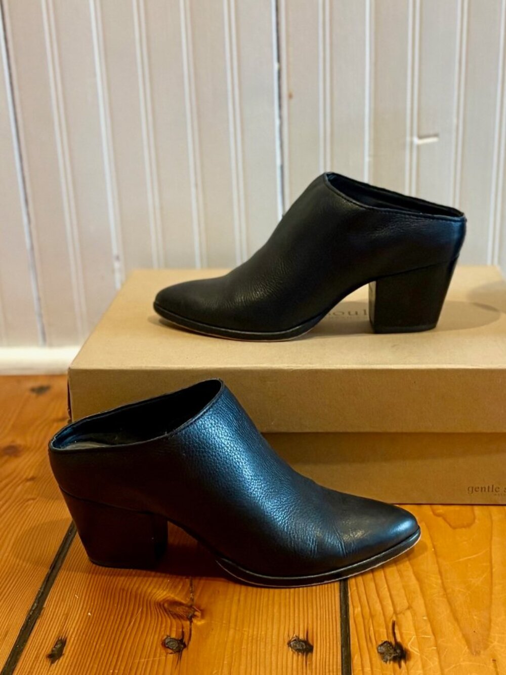 Dolce Vita Roya Black Leather Pointed Toe Mules, size 7